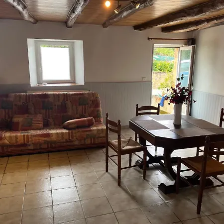 Petites Maisons Avec Piscine 度假居 *