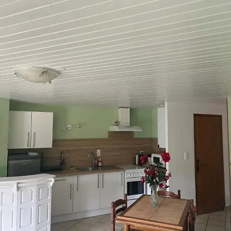 Petites Maisons Avec Piscine 度假居 *