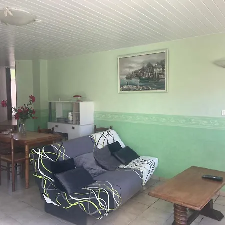 Дом отдыха Petites Maisons Avec Piscine Сарла-ла-Канеда